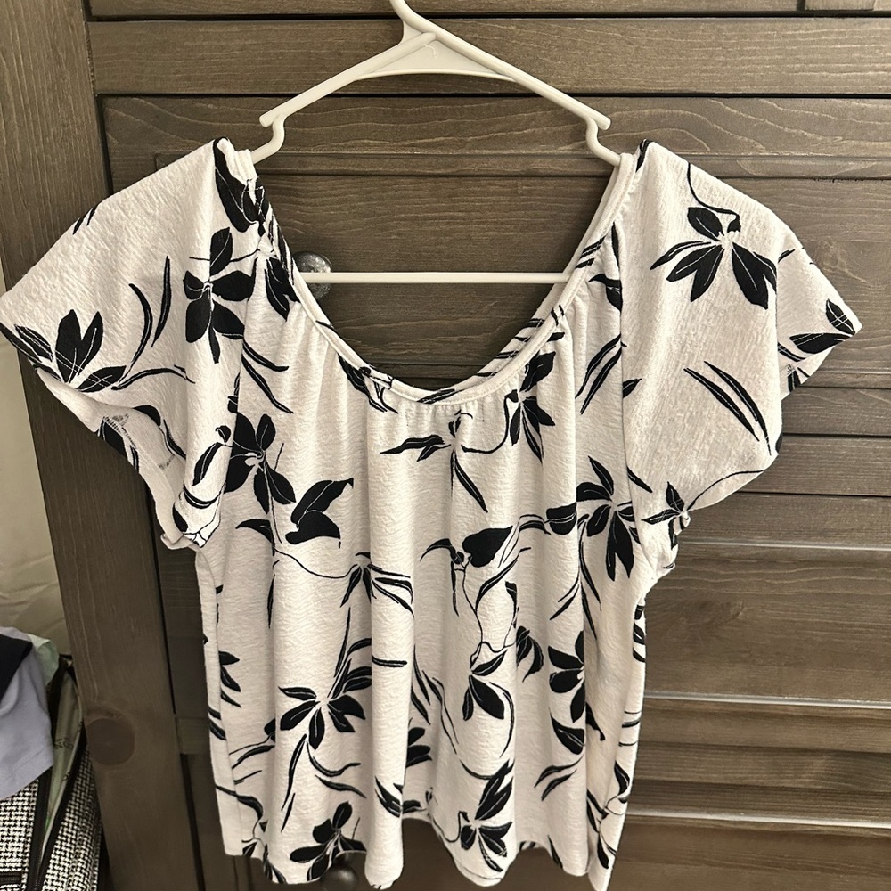 Banana Republic Floral Black and White Women's Top
